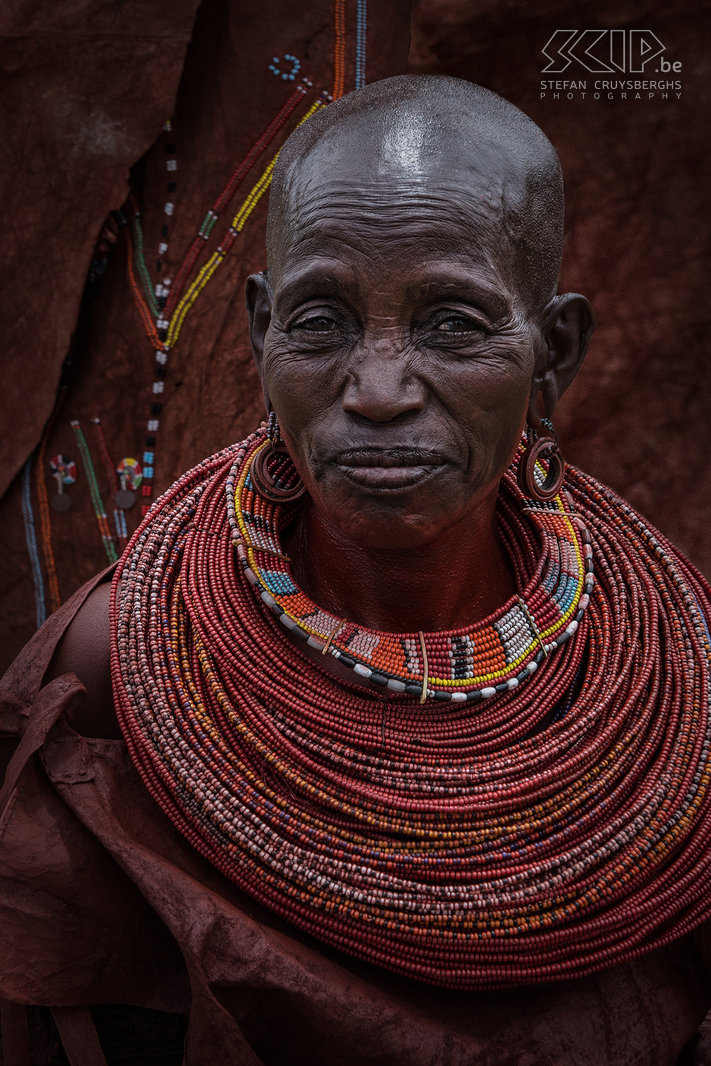 Kisima - Samburu lmuget - Old woman This old woman still wears the traditional cloth made from cow or goat leather. Stefan Cruysberghs